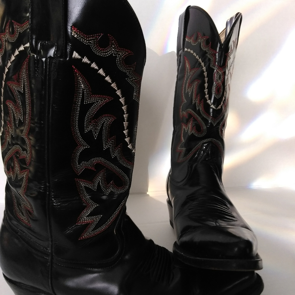 Boots - Picture 3 of 12